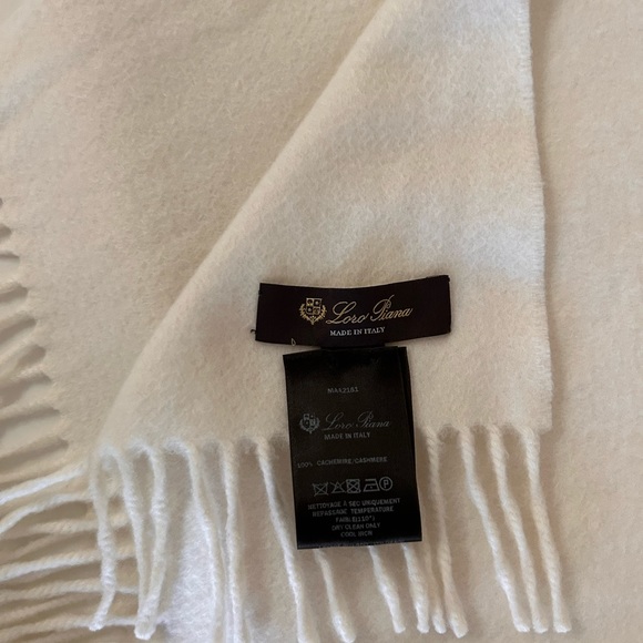 Authentic Loro Piana Grande Unita scarf - Picture 7 of 7
